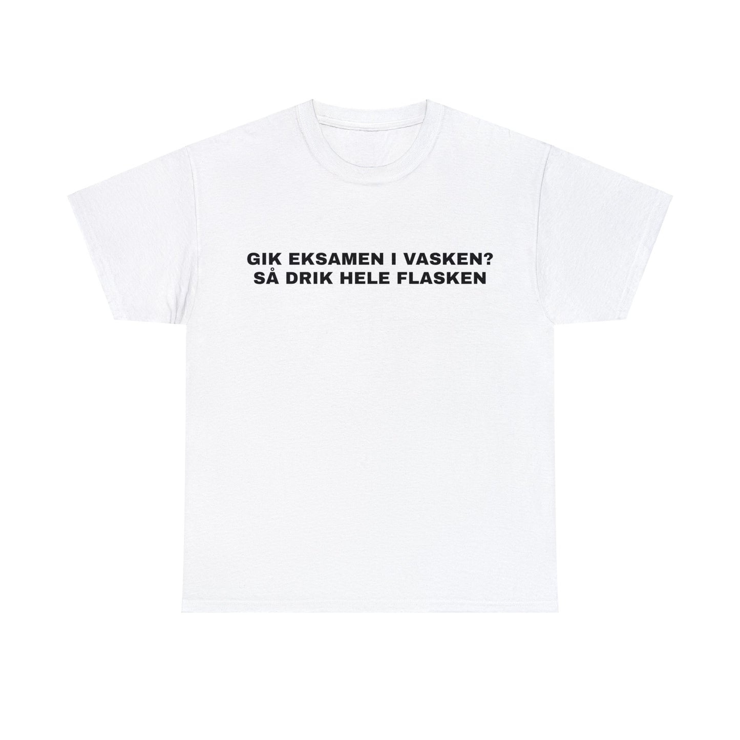 GIK EKSAMEN I VASKEN SÅ DRIK HELE FLASKEN T-SHIRT